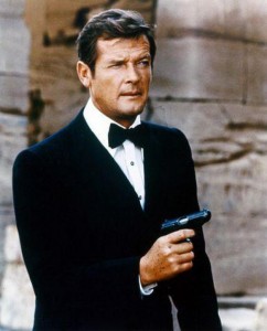 Roger Moore, un James Bond plus léger entre 1973 et 1985