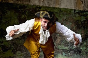 costume XVIII ème gilet jaune Atelier la Colombe strasbourg