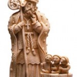 Saint Nicolas, habillé en rouge ou en violet ?