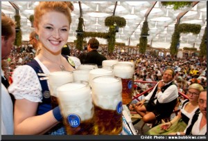Serveuse à la fête de la bière de Munich
