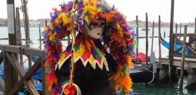 Entrez dans la magie du carnaval vénitien en louant un costume à l'Atelier la Colombe